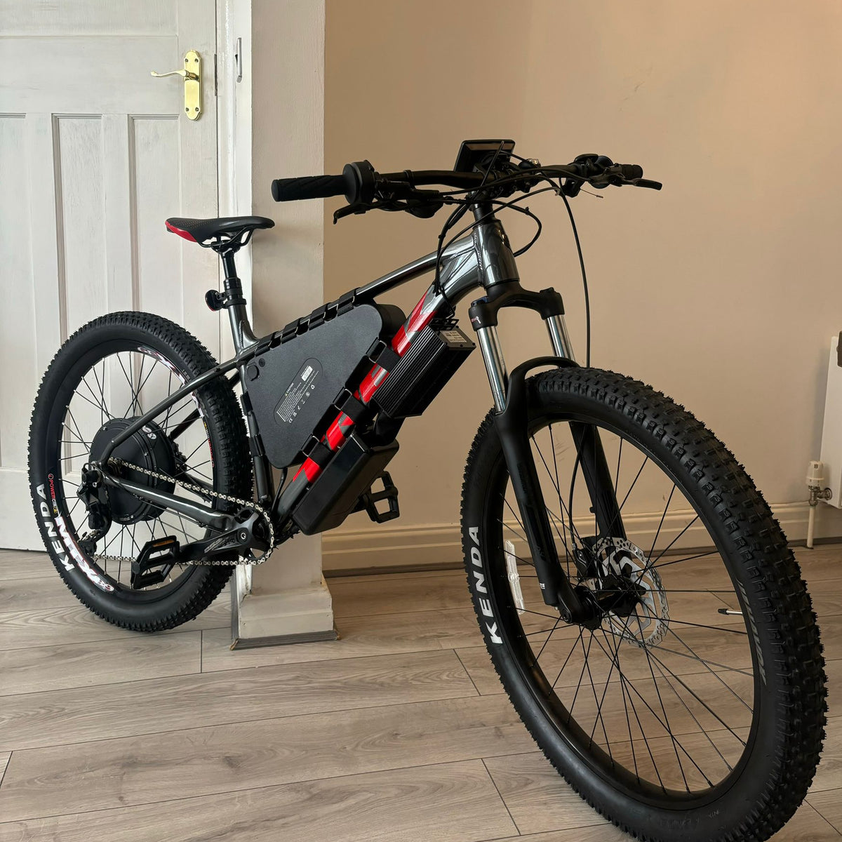 Trek Roscoe 6 – 72V 3000W Custom Electric Bike