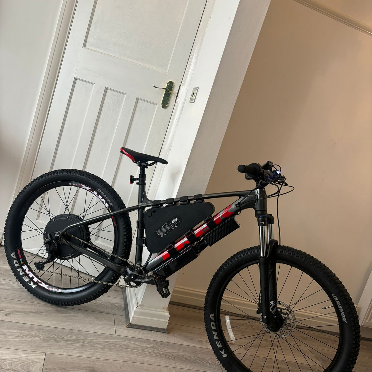 Trek Roscoe 6 – 72V 3000W Custom Electric Bike
