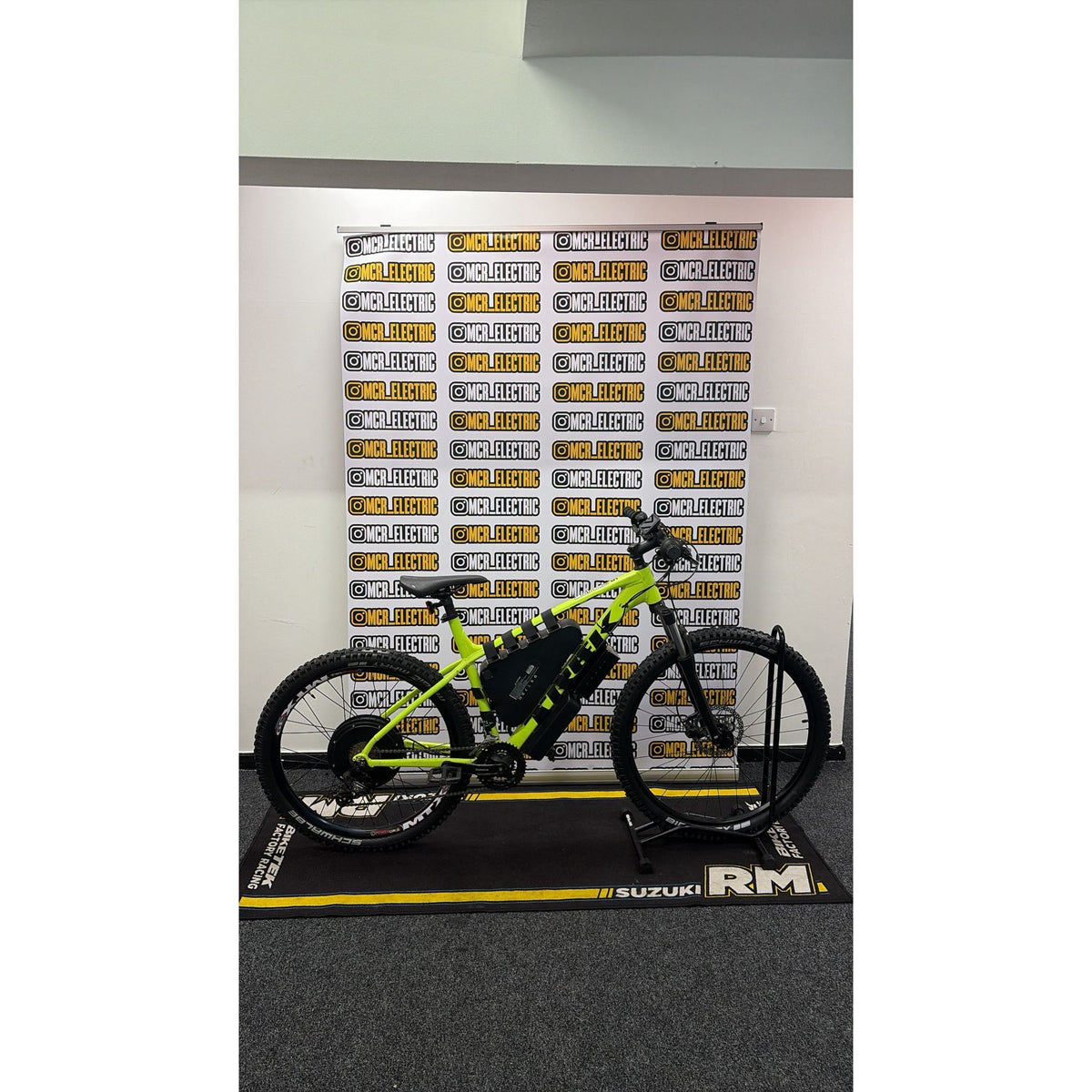 Trek Electric Bike – 72V 2000W (Please read Description for shipping Information and fees)