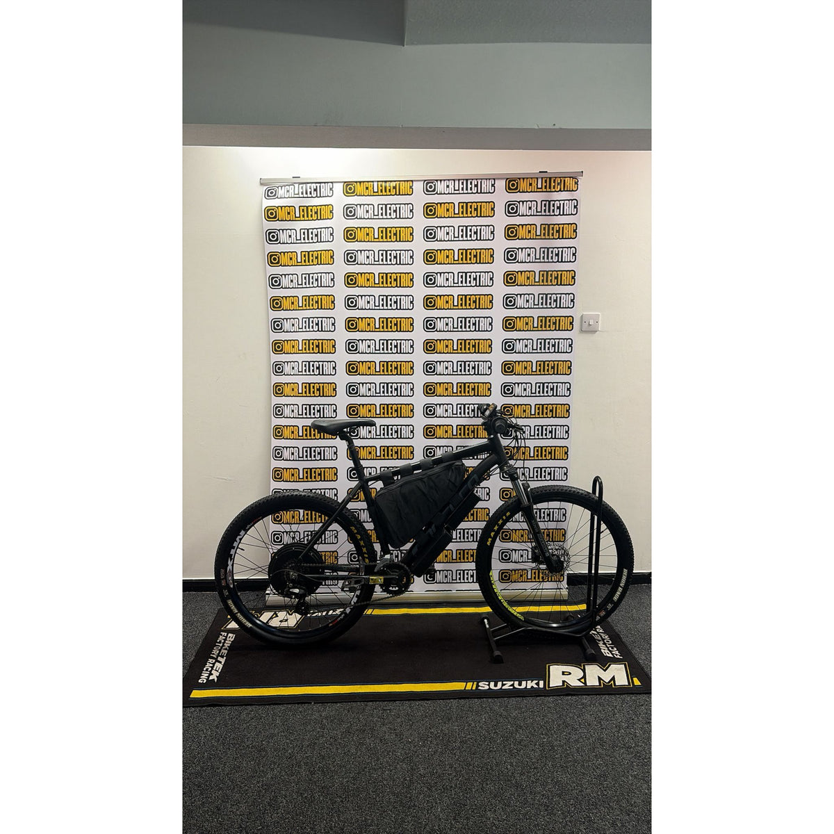 Carrera Vengeance – 52V 2000W Custom Electric Bike (Please read Description for shipping Information and fees)