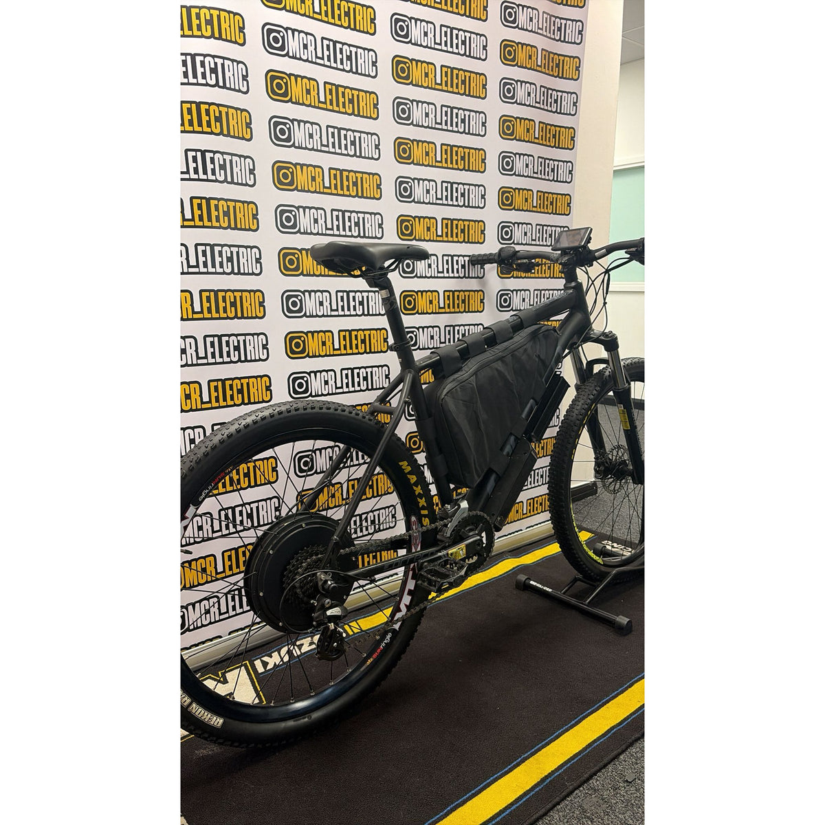 Carrera Vengeance – 52V 2000W Custom Electric Bike (Please read Description for shipping Information and fees)